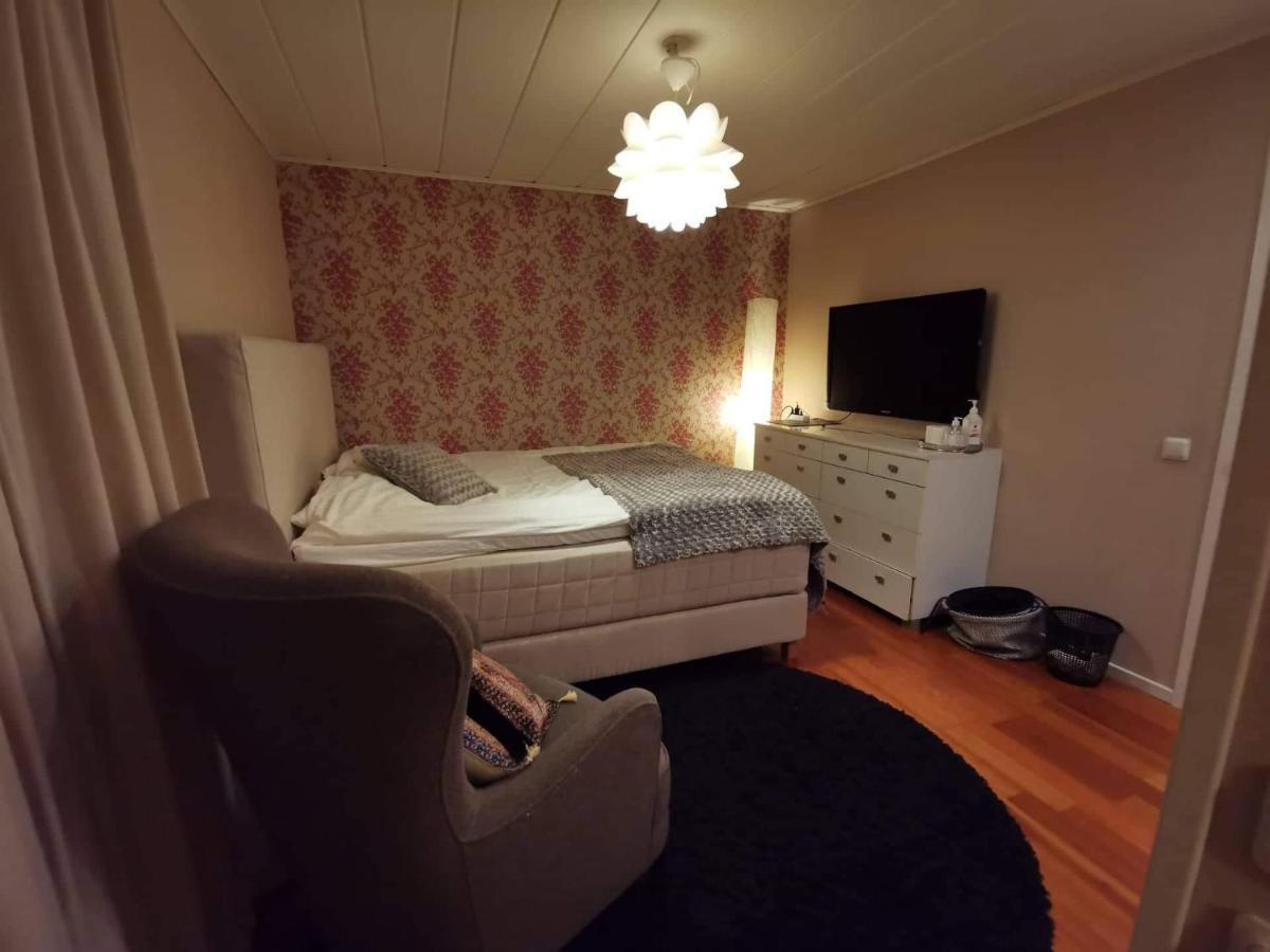 Own Room With Big Bed In A Big House! Luleå Exteriör bild
